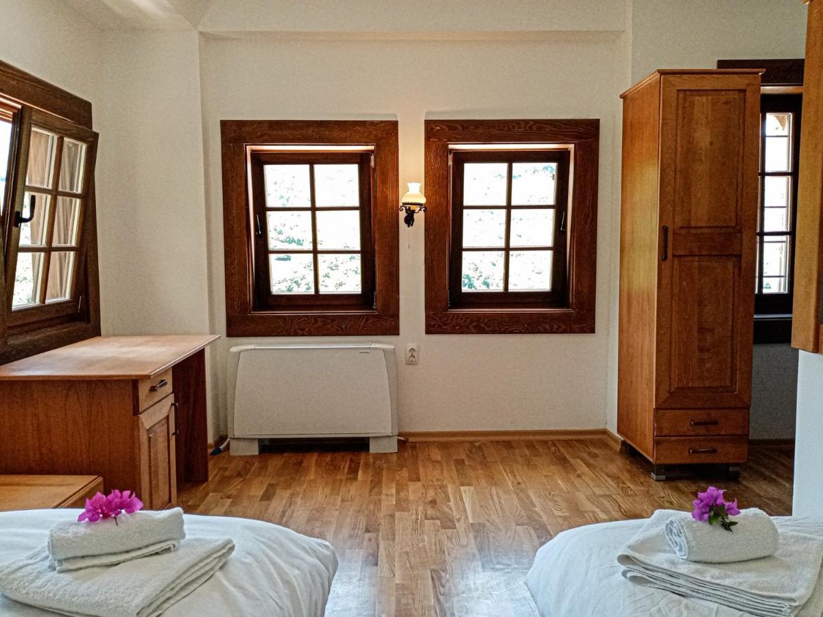 Guest Mansion, Гостински Палат Rostusa Exterior photo